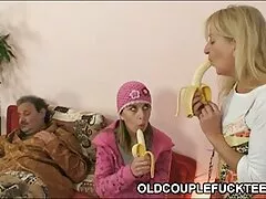 Hai cô gái nghiêm gay sex sub túc thích liếm