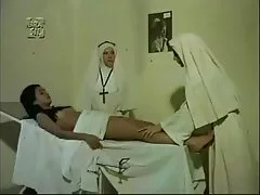 Hãy nhìn những dit nhau co phu de chú gà con!